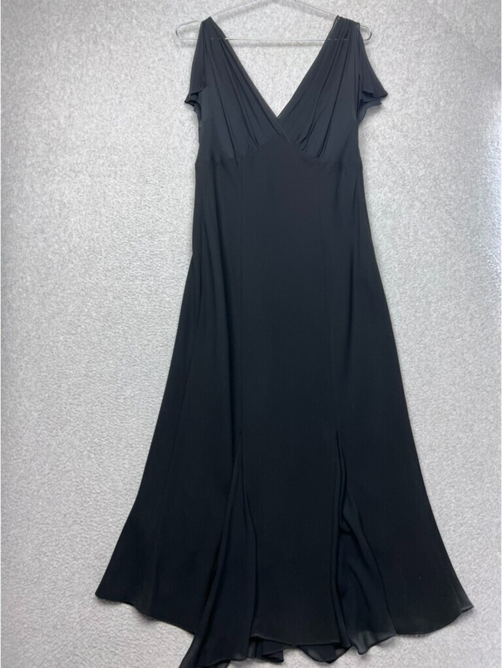 JONES NEW YORK 100% Silk Dress Womens 12 Black V Neck Fluted Hem Midi Chiffon